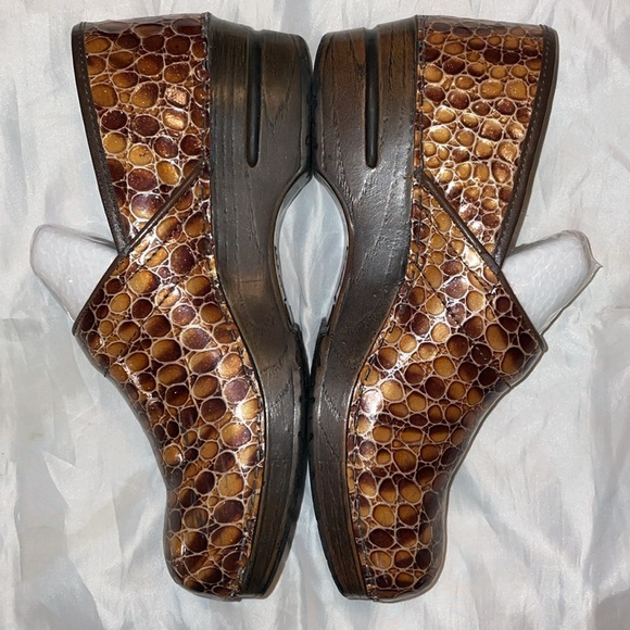 Sanita brown snakeskin print clogs​ - Picture 3 of 6